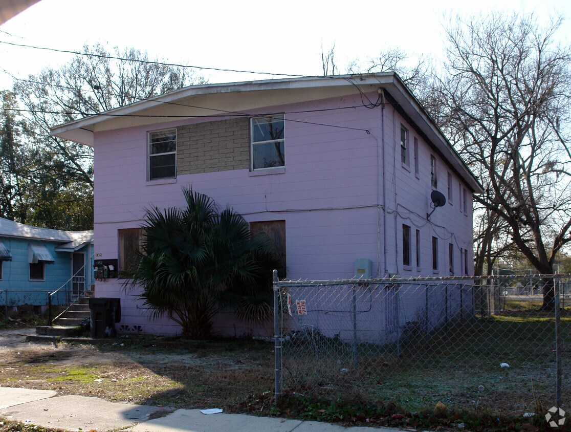 Building Photo - 1352 30th St