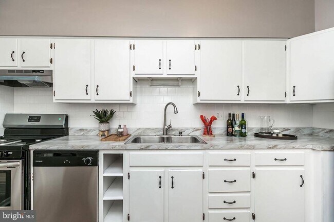 Foto del edificio - 2211 E Baltimore St