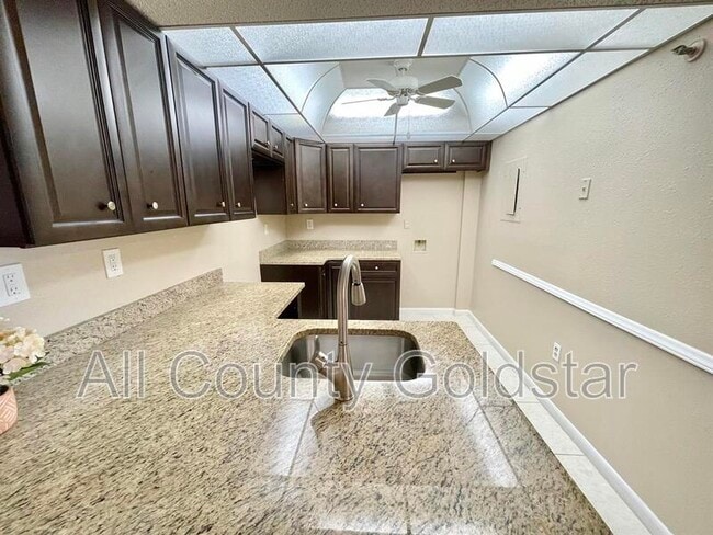 Foto del edificio - 21405 Olean Blvd