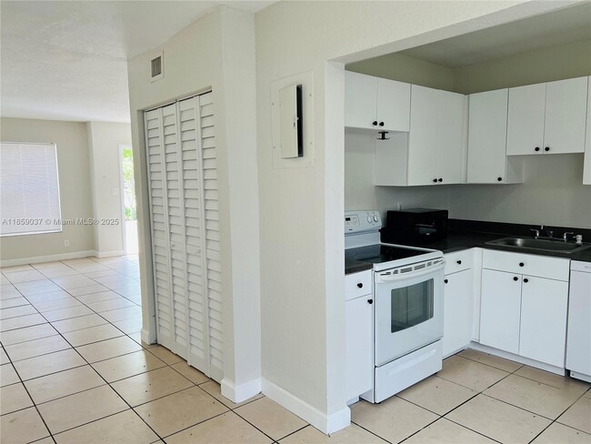 Foto del edificio - 4605 NW 9th Dr