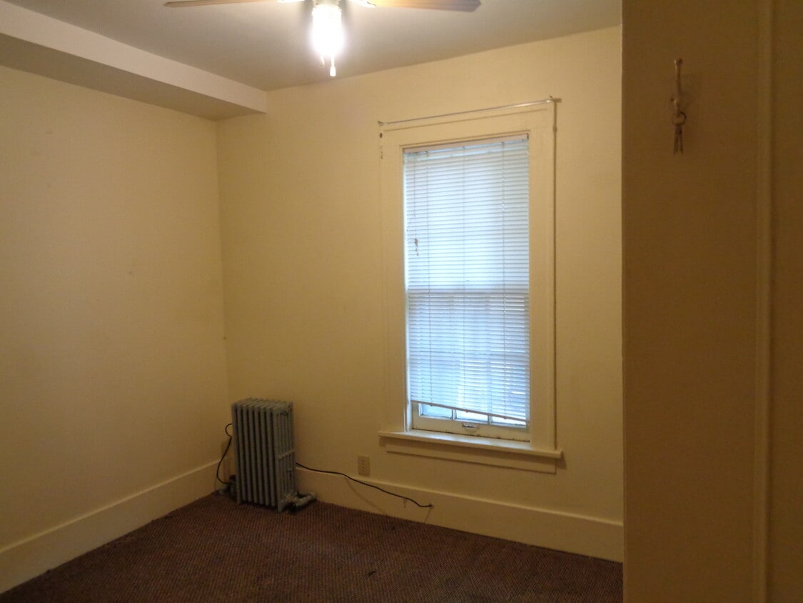 Primary Photo - 328 Augusta Ave