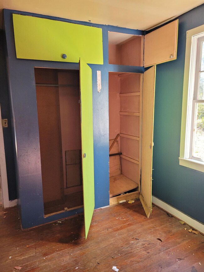 Building Photo - 3312 Cordova Rd