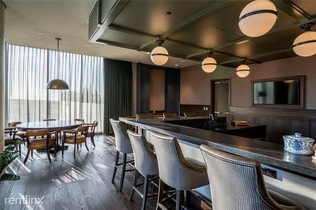 Foto del edificio - 7901 Windrose Ave.