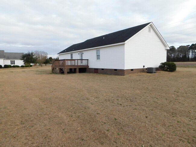 Building Photo - 811 Outlaw Rd