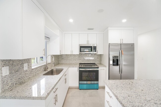 Foto del edificio - 857 W 34th St