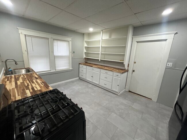 Building Photo - 425 Cumberland Ave