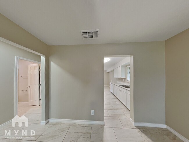 Building Photo - 1303 Cardinal Dr
