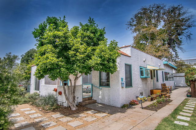 Side de casa y entrada para auto - 3629 Revere Ave