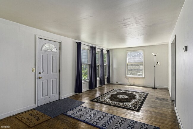 Building Photo - 2 br, 1 bath House - 613 Washburn Ave