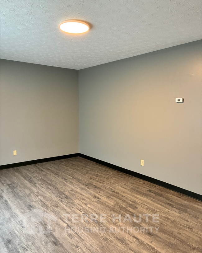 Building Photo - 505 S 13th 1/2 St