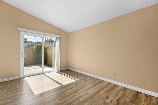 Foto del edificio - Bright Single Story Home with Open Layout and Private Yard