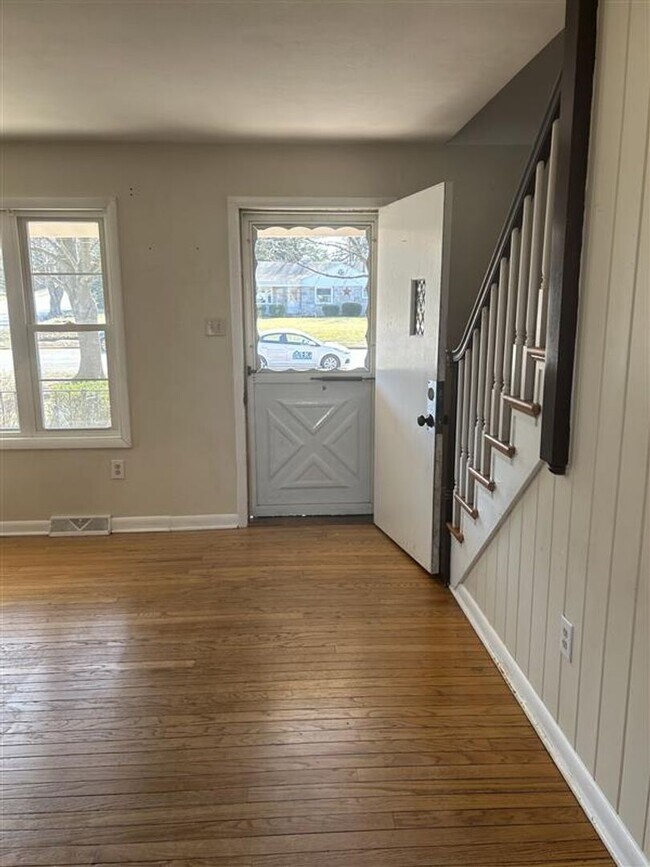 Foto del edificio - 4 Bedroom home for Rent!! This house is being renovated**