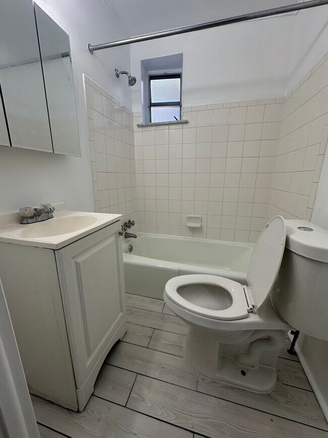 1129 E Passyunk Ave Unit 1F, Philadelphia, PA 19147 Room for Rent in