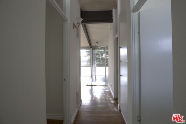 Foto del edificio - 11133 Rose Ave