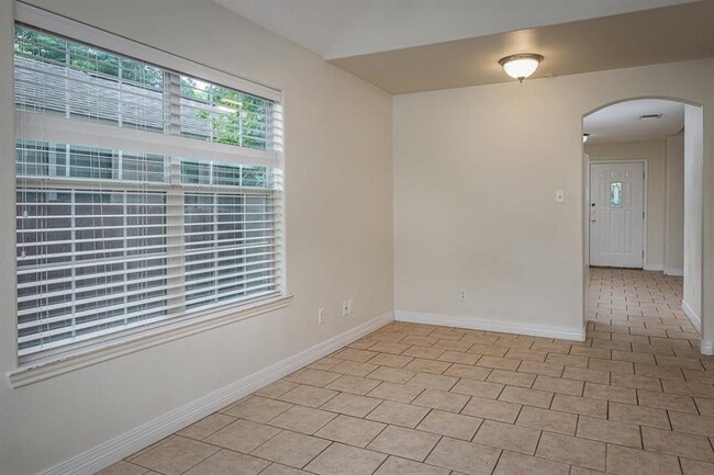 Building Photo - 201 Elises's Cir