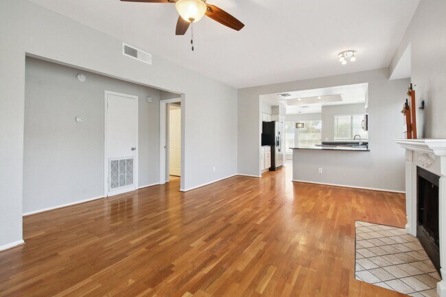 Foto del edificio - 2 Bedroom Condo in Phoenix - Price Drop - ...