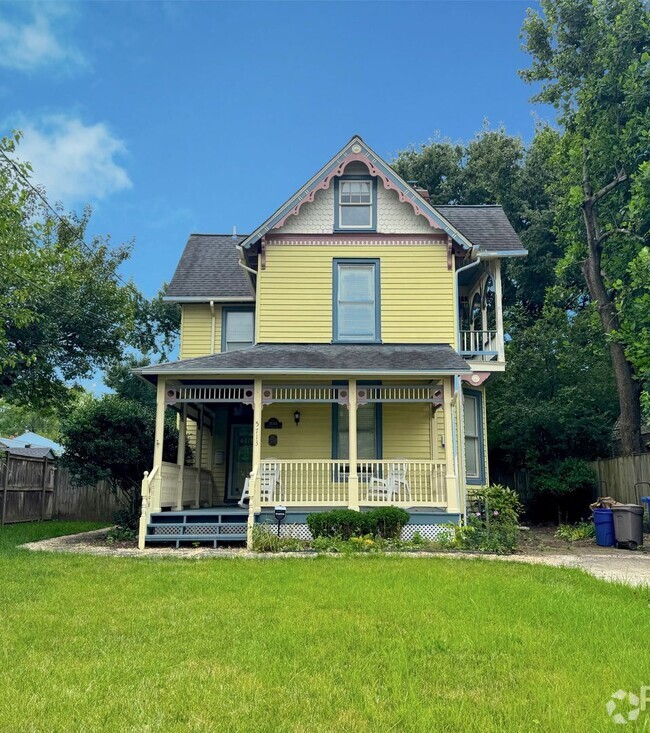 Building Photo - 5713 Seminole St