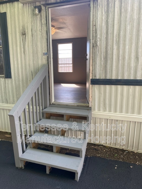 Building Photo - 1104 Columbia Ave