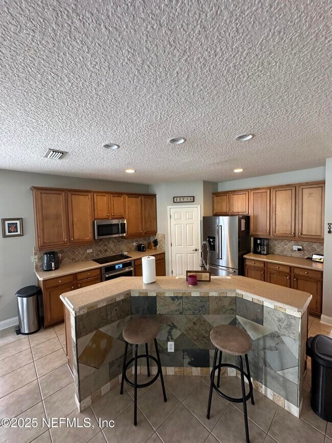 Building Photo - 2315 S Aft Bend