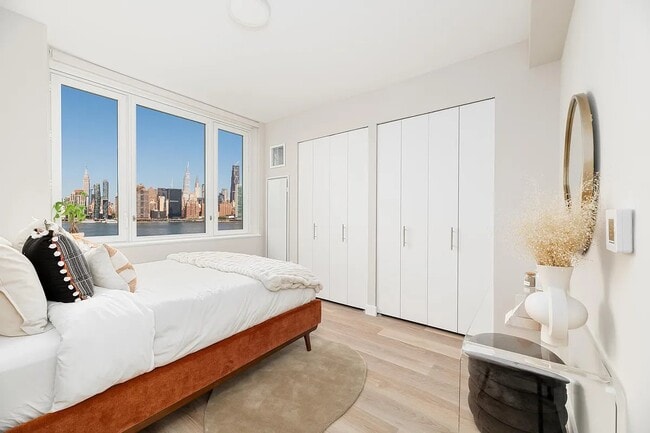 Building Photo - 5-09-9 48th Ave