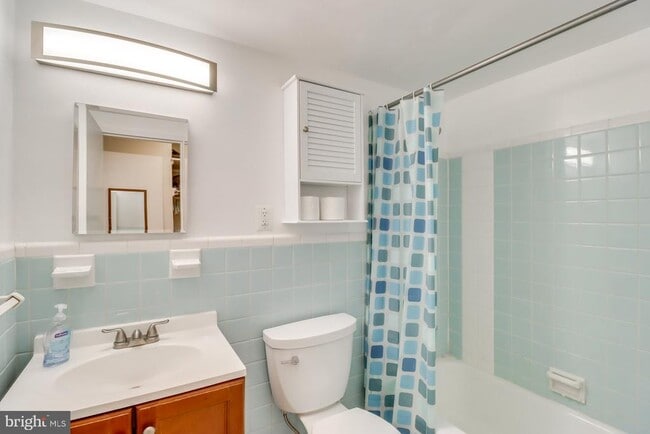 Foto del edificio - 2710 Macomb St NW