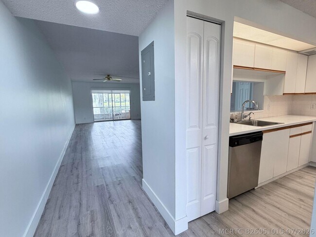 Foto del edificio - 12901 SW 15th Ct