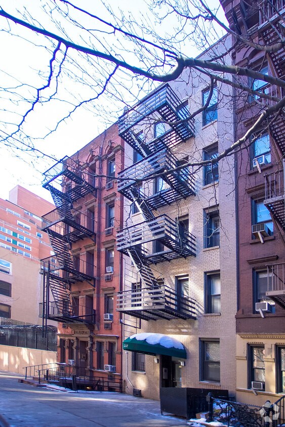 Primary Photo - 532 E 83rd St