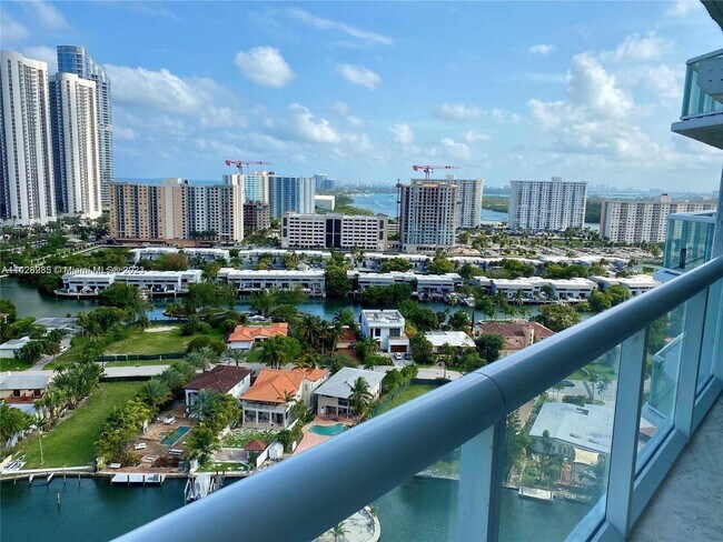 Building Photo - 16500 Collins Ave