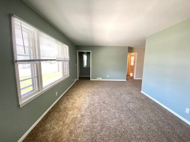 Foto del edificio - Gorgeous 5 Bed, 2 Bath House Near Concordia and MSUM!