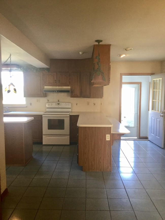 Foto del edificio - Large Farm House Available