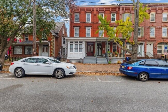 Photo - 329 E Union St Apartment