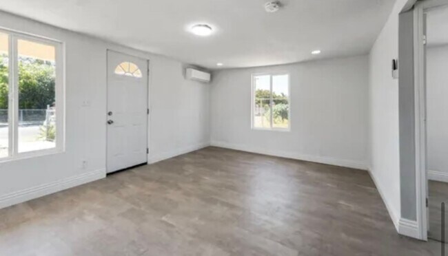 Building Photo - Single Family Home