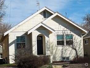 Building Photo - 1115 8th St