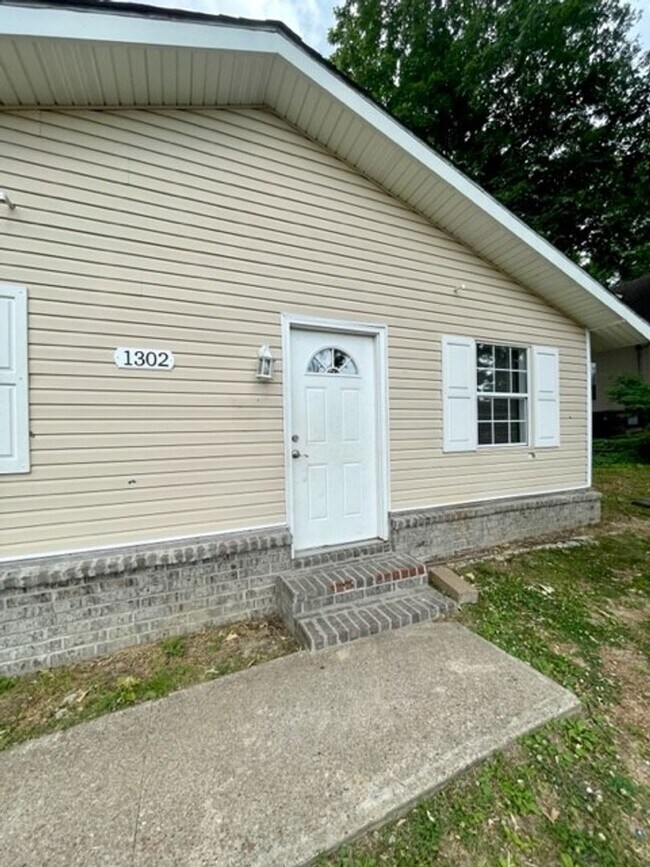 Foto del edificio - 2 Bed / 1 Bath Apartment