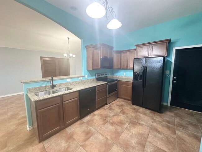 Foto del edificio - 3 Bedroom 2 Bathroom w/ Bonus Room