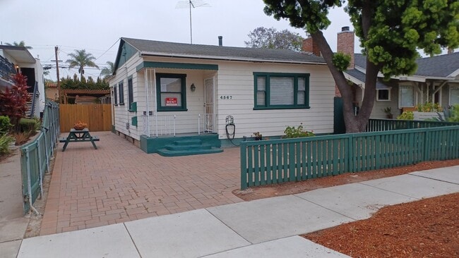 Building Photo - 4567 Marlborough Dr