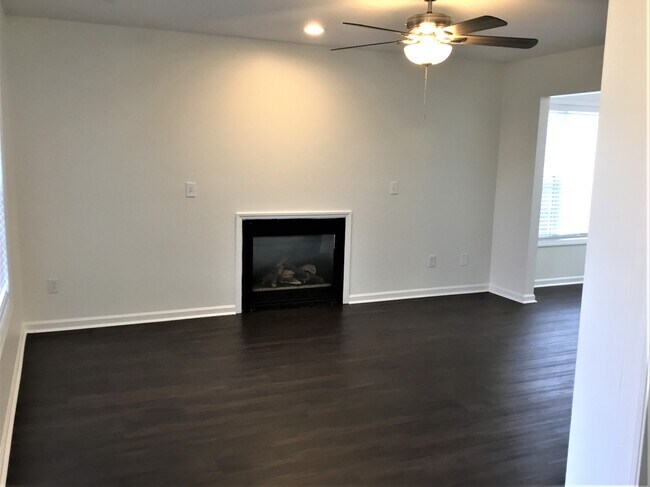 Building Photo - 5410 Regent Village Drive