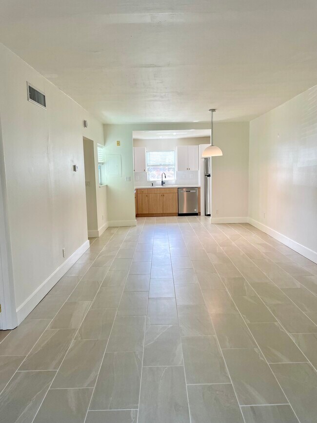 Building Photo - 1100 Ponce de Leon Cir