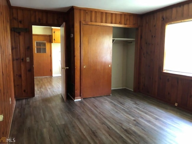 Building Photo - 210 N Edgewood Dr