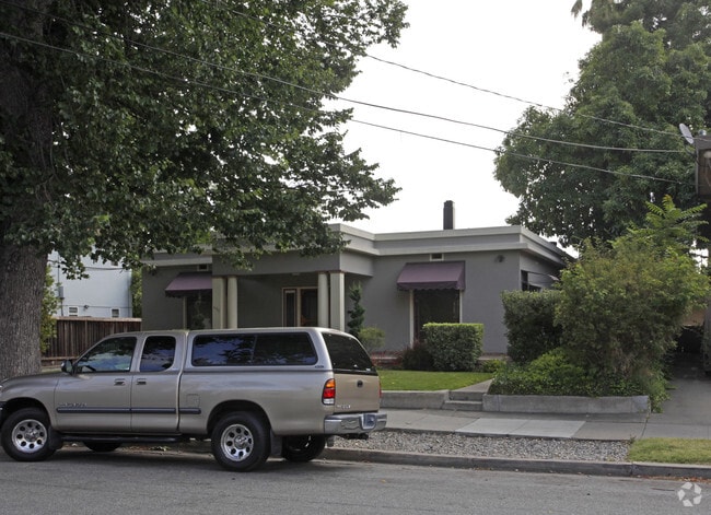 Building Photo - 630 S 8th St
