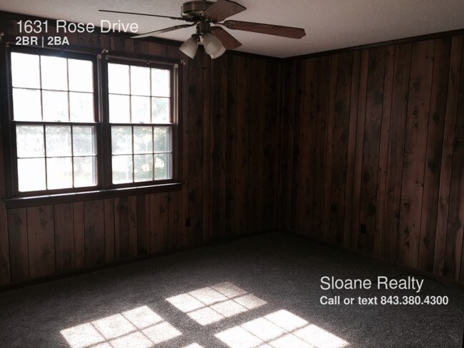 Building Photo - 1631 Rose Dr