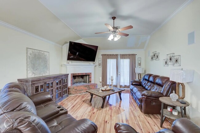 Building Photo - 326 Gaston Ln