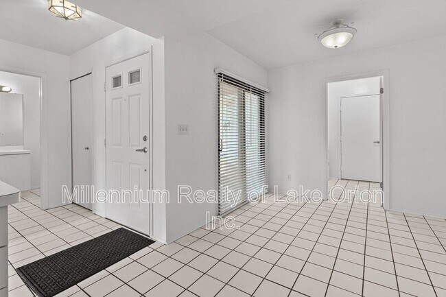 Foto del edificio - 5611 Drake Hollow Dr