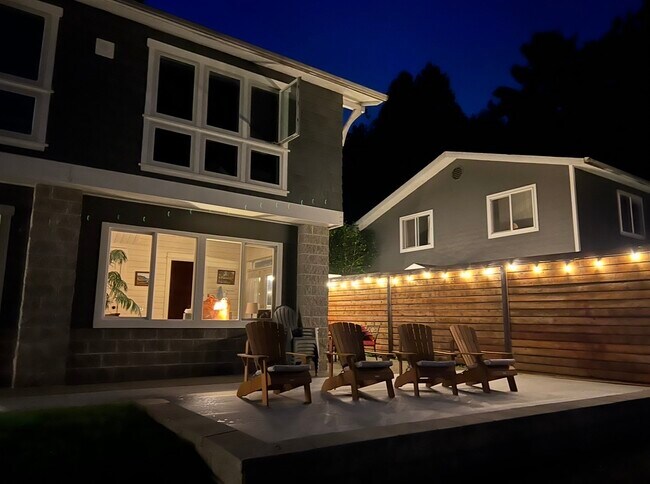 Foto del edificio - 7075 NE Bay Hill Rd