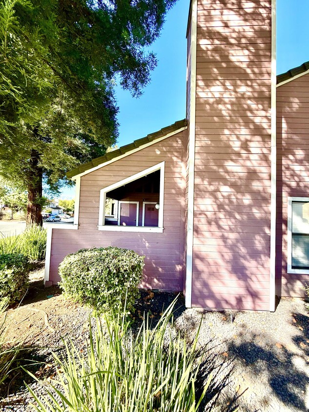 Primary Photo - 2713 Harvest Ln