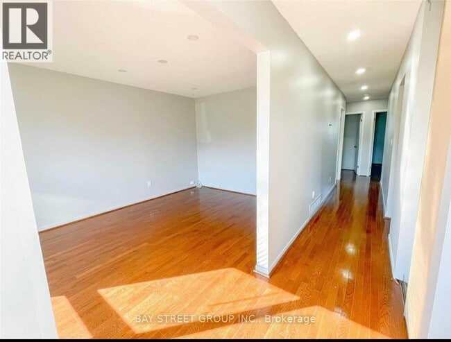 Building Photo - 882 Southdown Dr