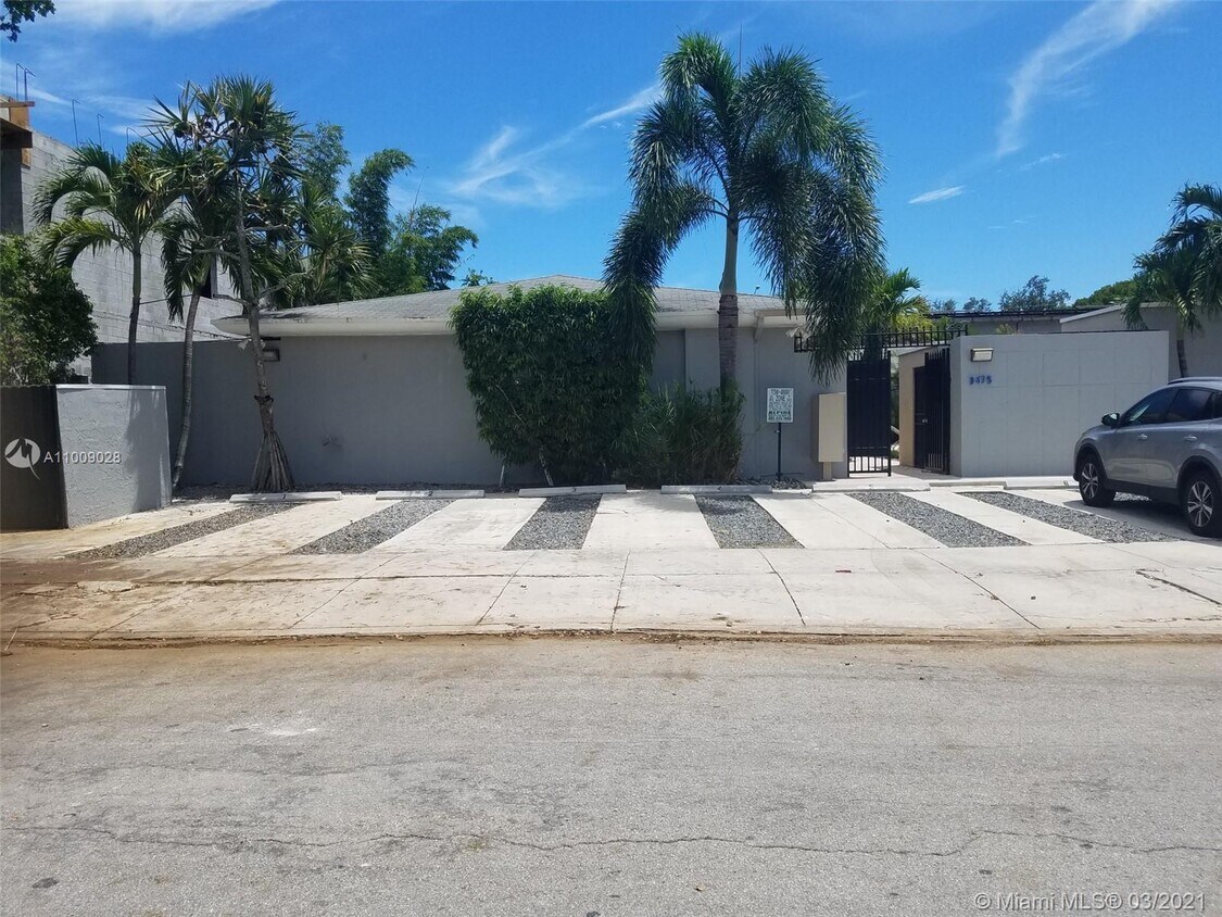 Building Photo - 3475 SW 1st Ave