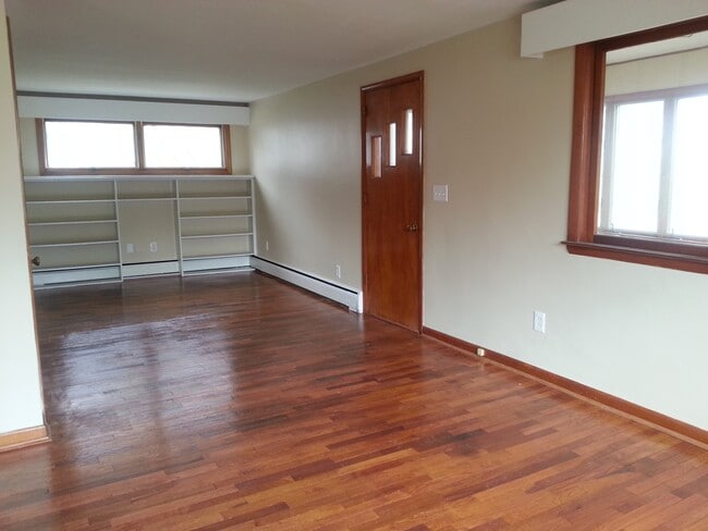 Building Photo - 117 Lakeside Dr