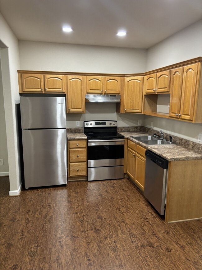 Kitchen - 77 Center Town Dr