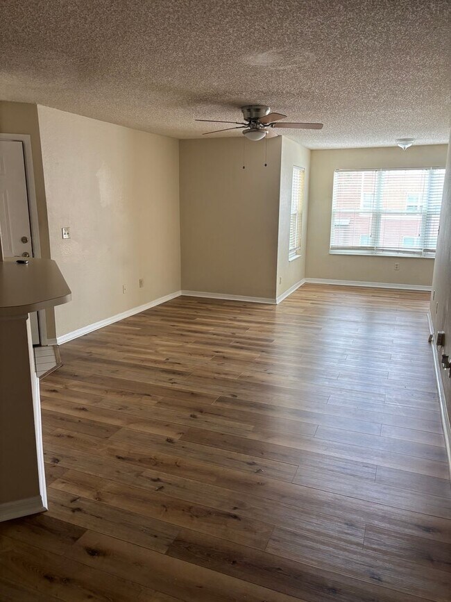 Foto del edificio - Affordable and Spacious 1 Bed in Excellent...